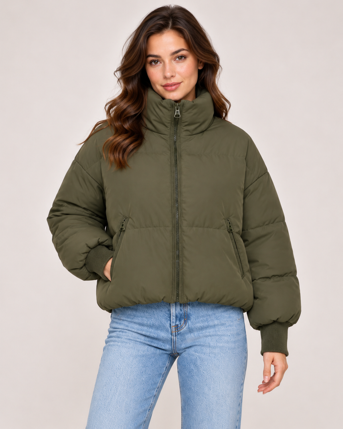 Women's cropped puffer jacket in army green